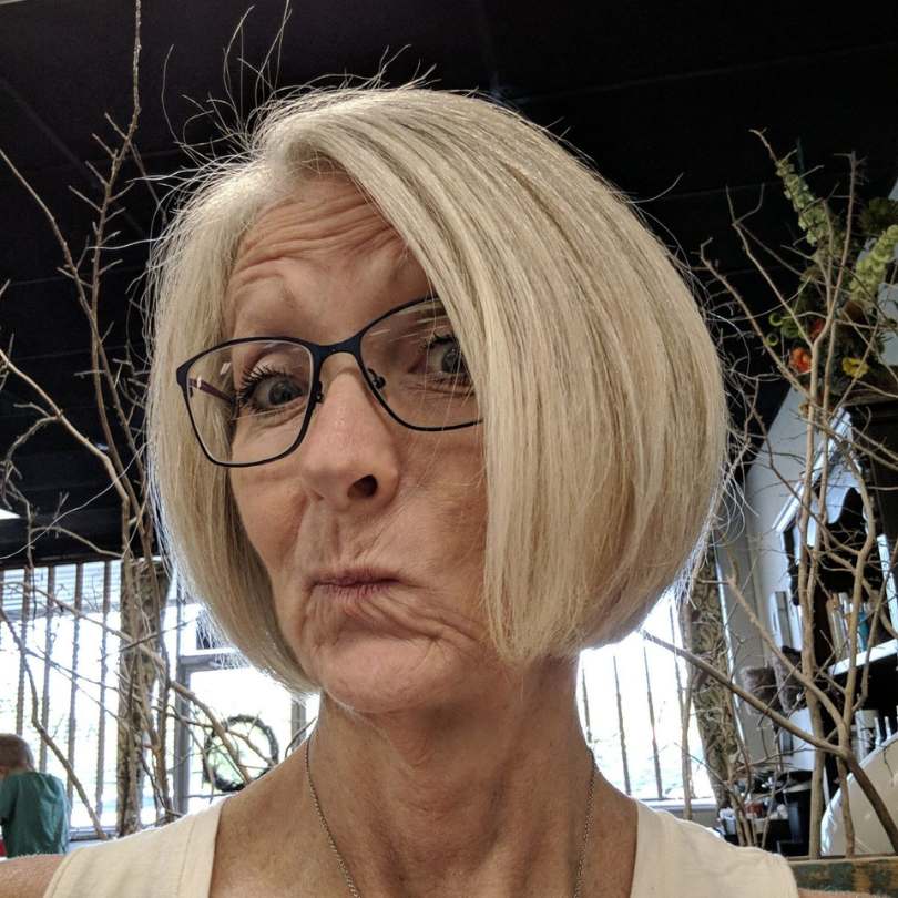 La PREMIÈRE brosse intelligente pour cheveux courts